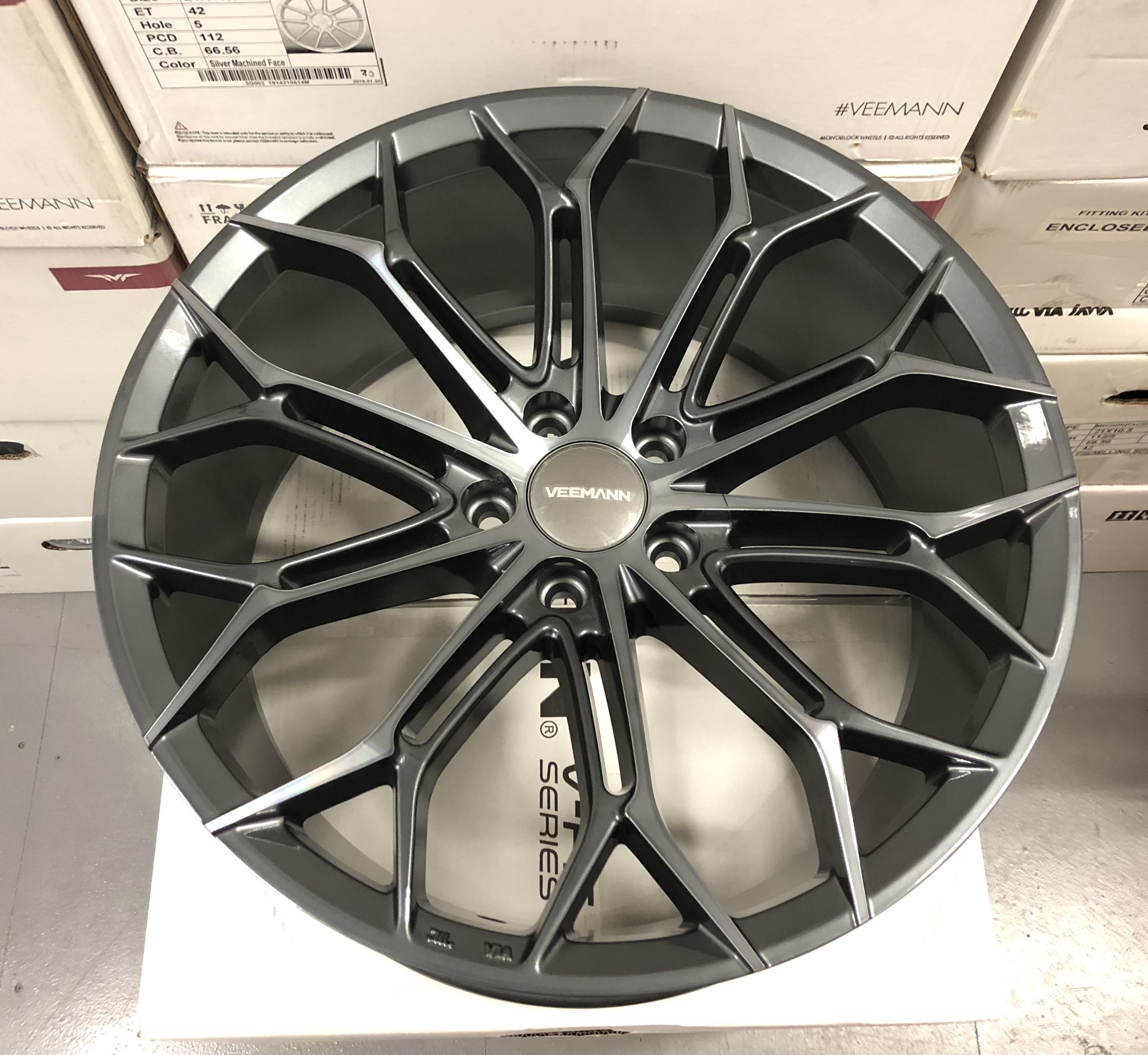 NEW 19  VEEMANN V FS41 ALLOY WHEELS IN GRAPHITE SMOKE MACHINED WITH WIDER 9 5  REARS